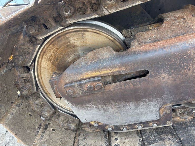 2005-deere-750j-image-9