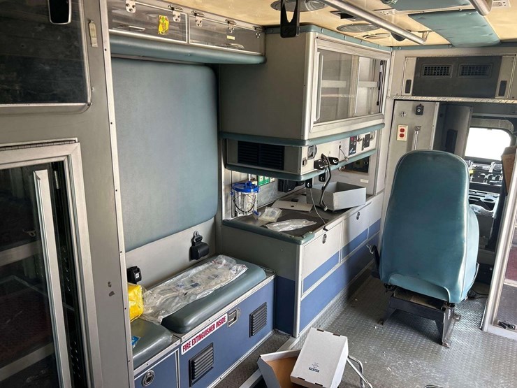 2009-freightliner-m2-106-medtec-ambulance-image-28