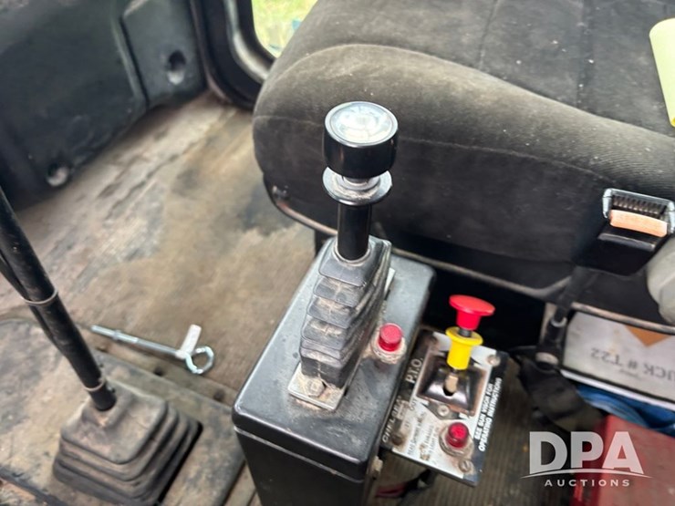 2002-peterbilt-330-image-61