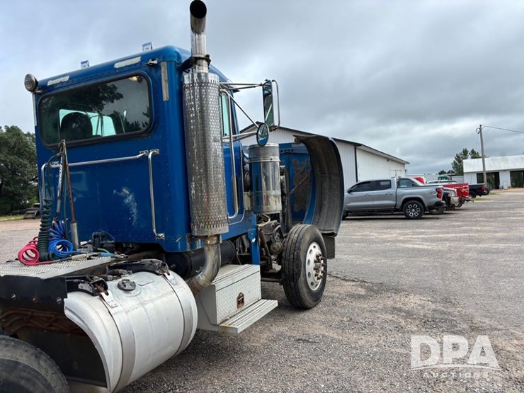 2002-peterbilt-379-image-47