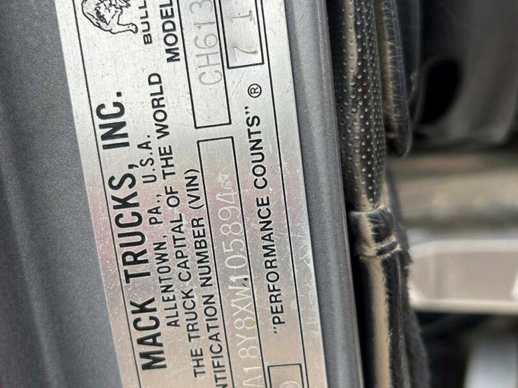 1999-mack-ch613-image-14
