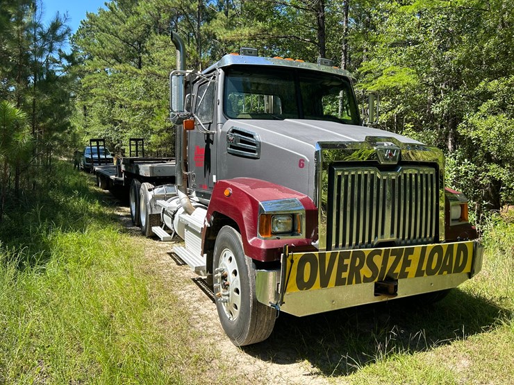 2016-western-star-4700sb-image-1