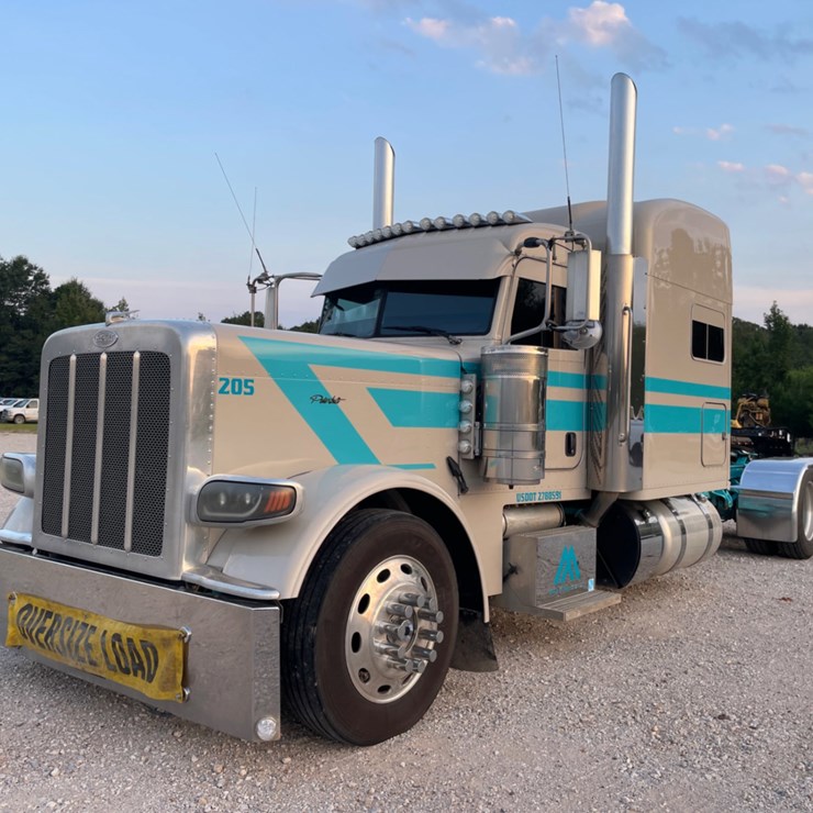 2022 PETERBILT 389