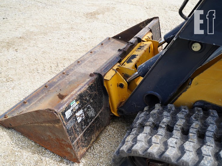 2015-deere-333e-image-12