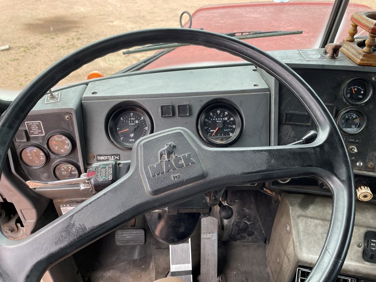 #4728-•-1995-mack-tri-axle-water-tank-truck-(has-wi-title)-image-70