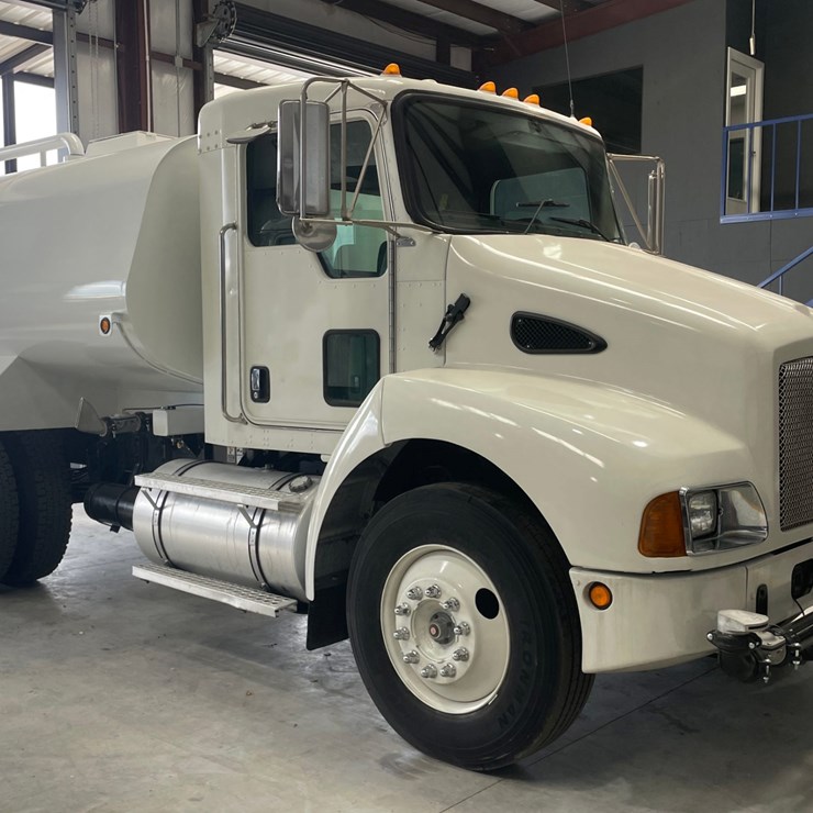 2005 KENWORTH T300