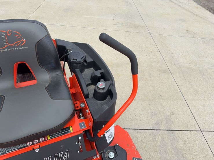 2023-bad-boy-724cc-magnum-zero-turn-mower-image-17