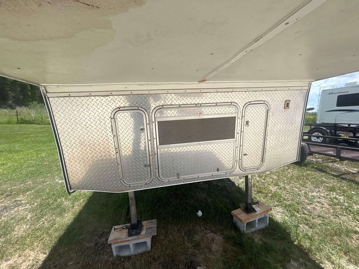 2005-northwood-artic-fox-29v-t/a-34ft.-5th-wheel-travel-trailer-image-23
