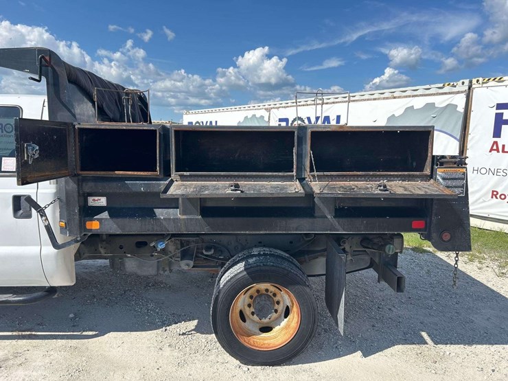 2015-ford-f550-image-17