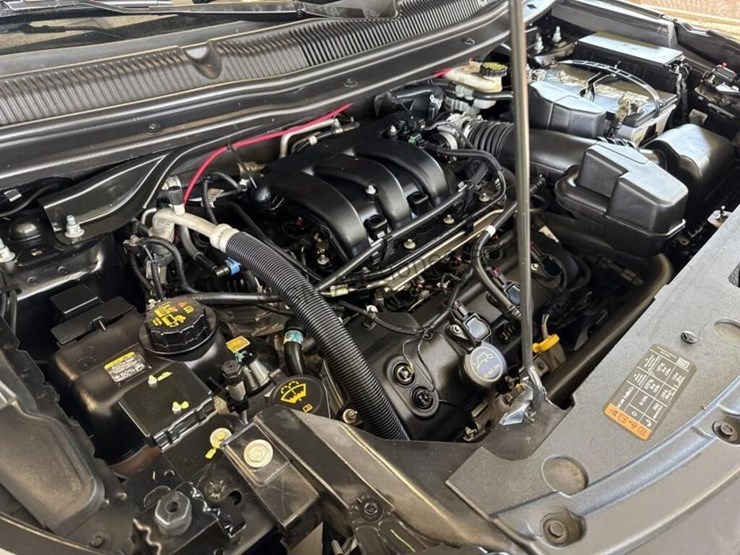 2016-ford-explorer-image-11