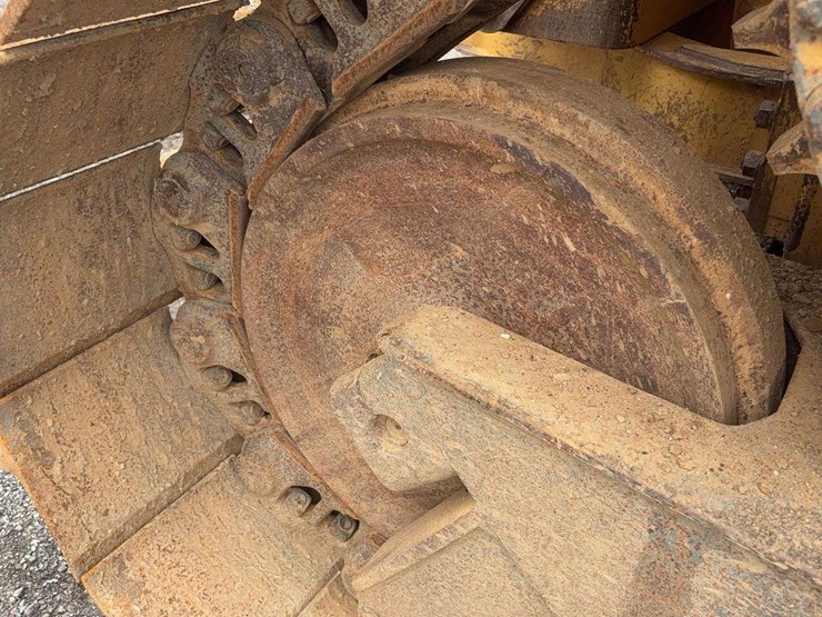 2013-caterpillar-d6t-xw-image-22