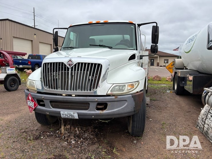 2002-international-durastar-4400-image-12