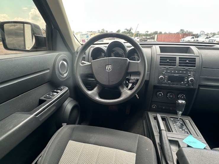 2010-dodge-nitro-image-35