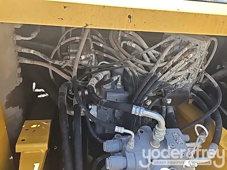 2019-deere-210g-image-36