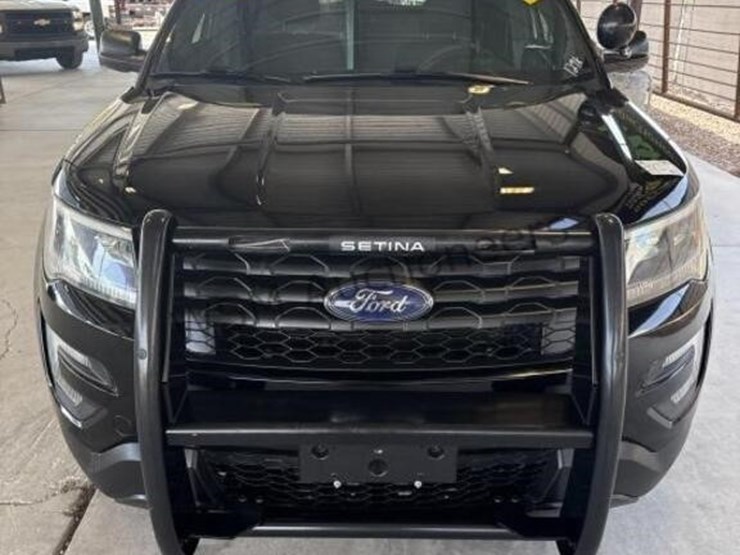 2016-ford-explorer-image-3