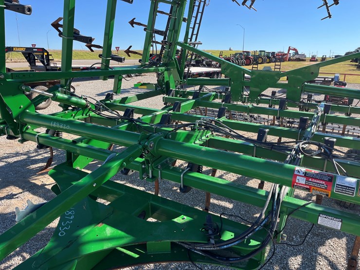 2014-john-deere-2210-image-2
