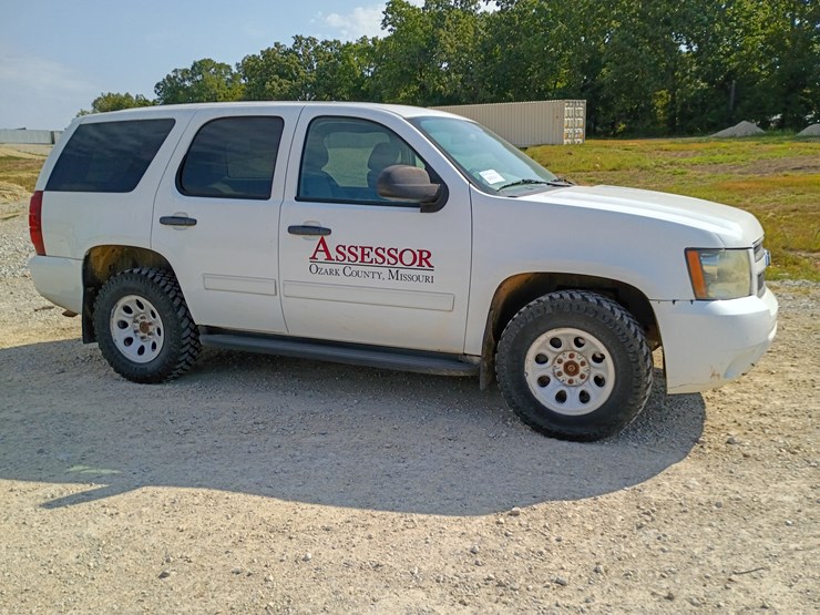 2010-chevrolet-tahoe-image-12
