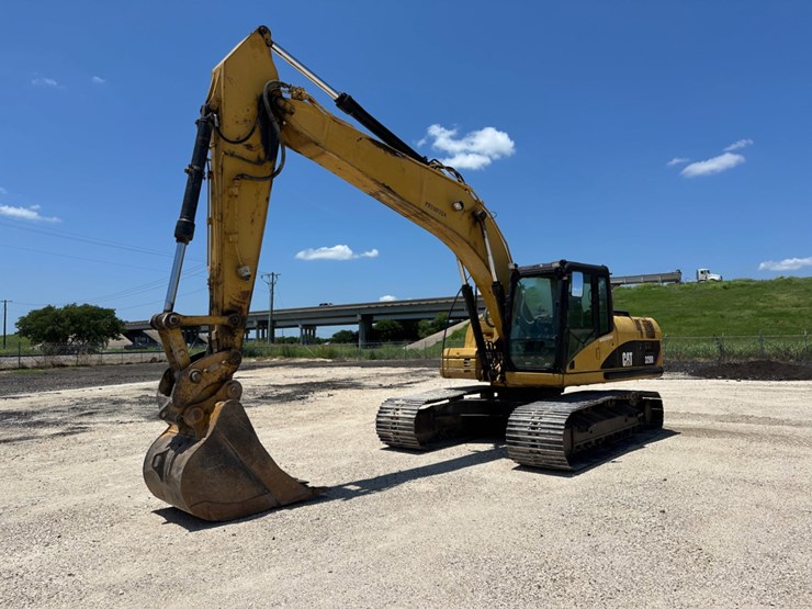 2008-caterpillar-320d-image-1