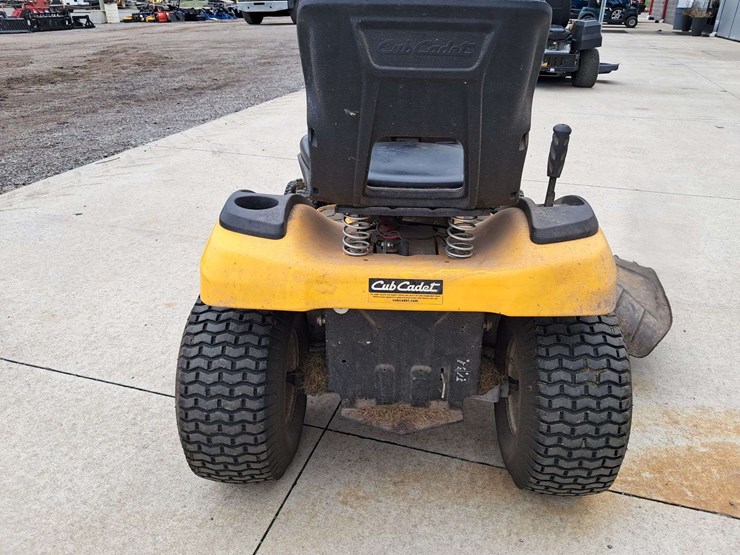 cub-cadet-lawn-tractor-image-3