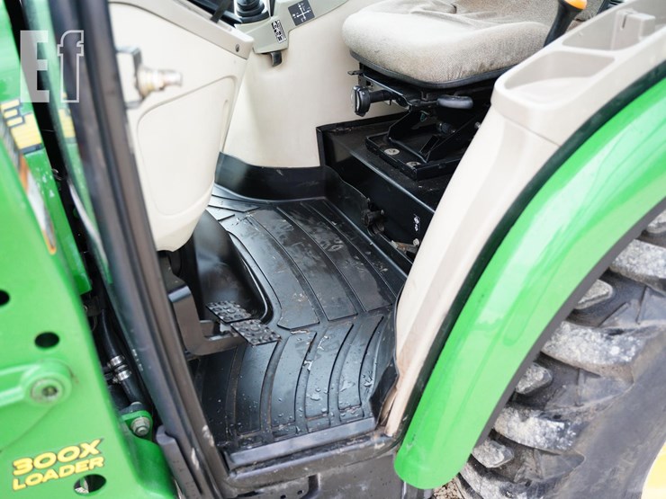 2007-john-deere-3320-image-35