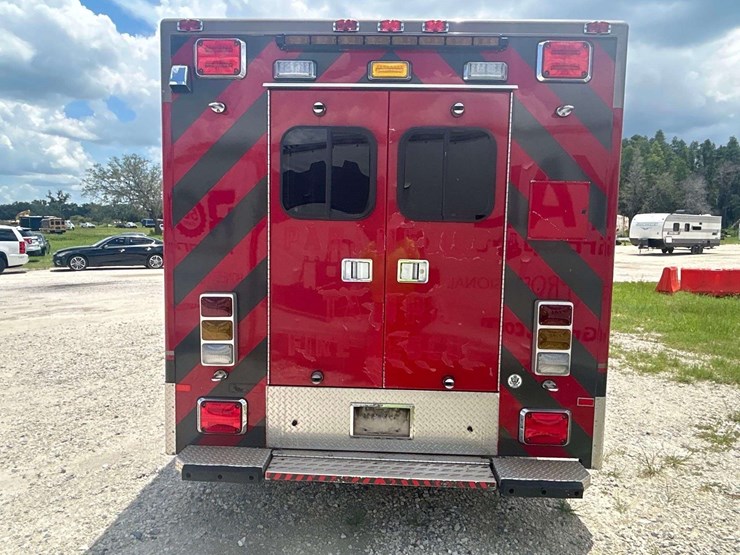 2009-freightliner-m2-106-medtec-ambulance-image-32