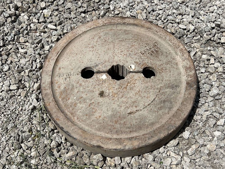 john-deere-model-g-flywheel-image-1
