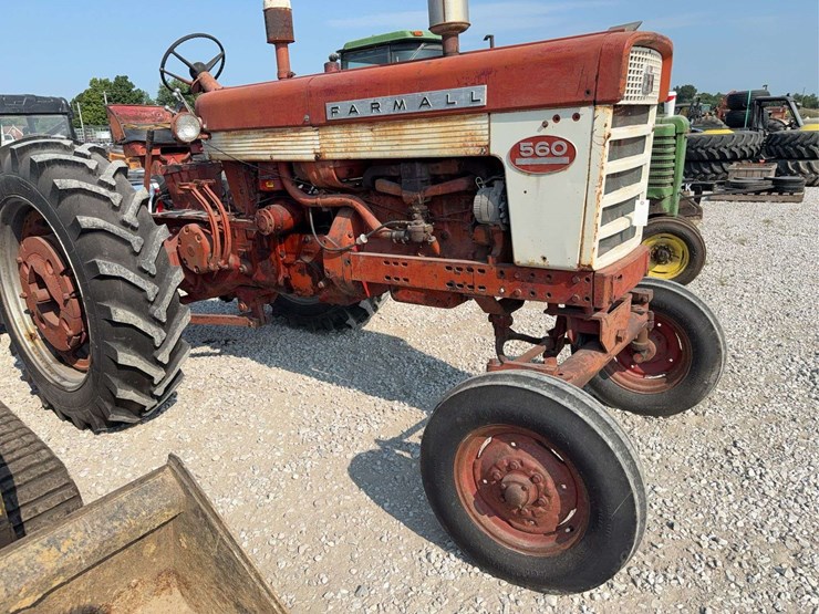 farmall-560-wide-front-end-tractor,-runs-but-needs-work-image-6