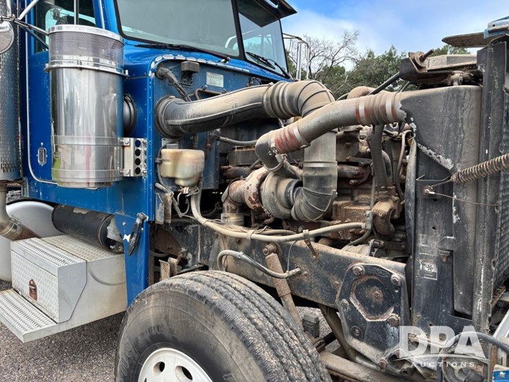 2002-peterbilt-379-image-25