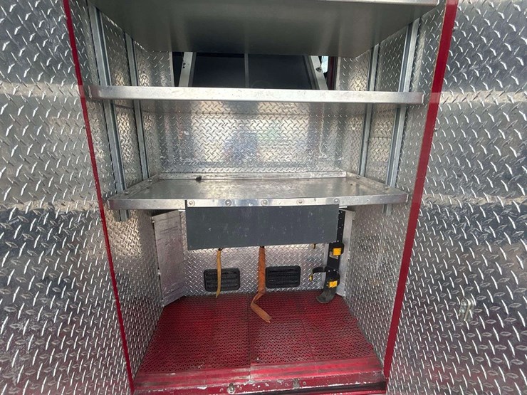 2007-freightliner-m2-106-ambulance-image-23