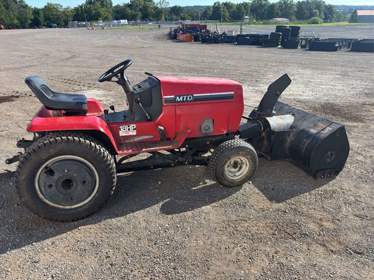 mtd-lawn-tractor-image-9