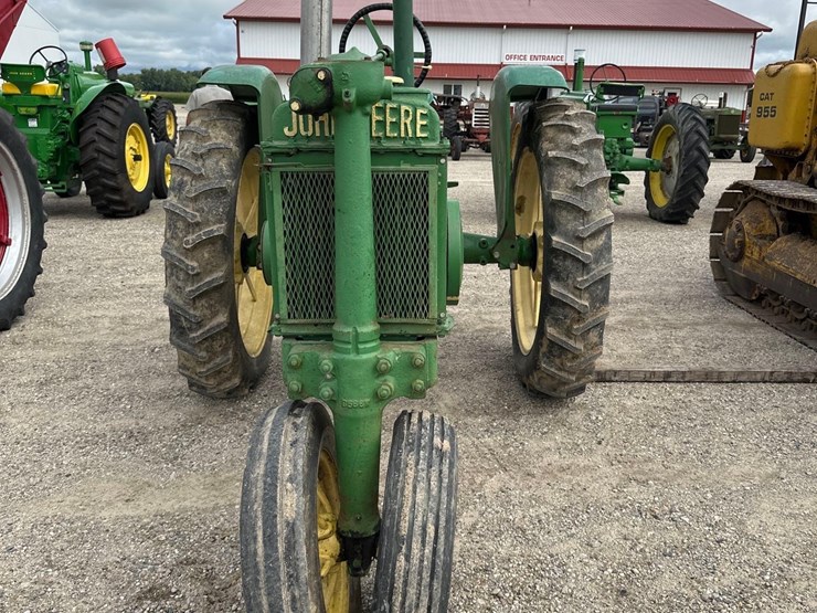 1982-john-deere-b-image-2