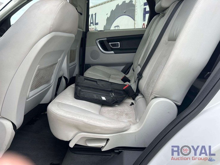 2017-land-rover-discovery-suv-image-20