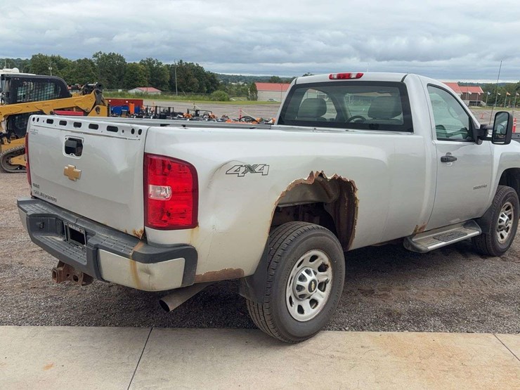 2012-chevrolet-silverado-3500hd-image-3