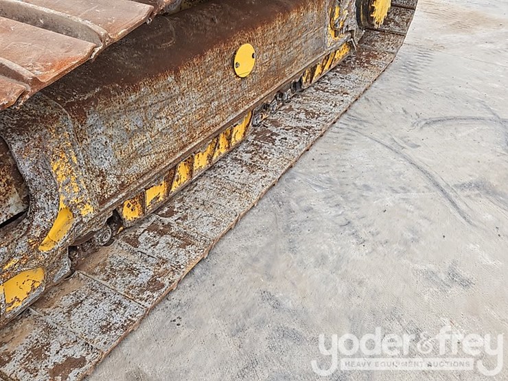 2020-komatsu-d61px-24-image-16