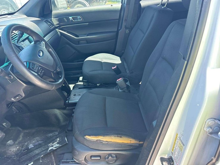 2016-ford-explorer-image-14