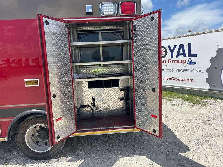 2009-freightliner-m2-106-medtec-ambulance-image-21