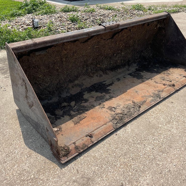 John Deere 82” Skidloader Bucket