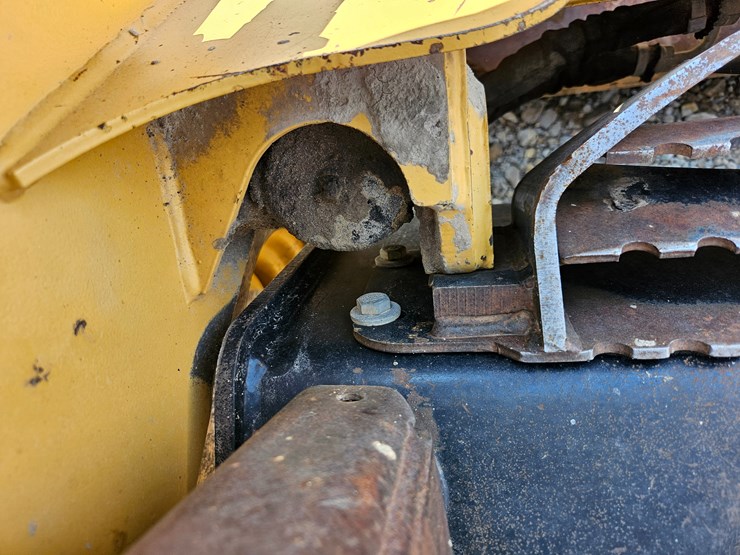 2004-caterpillar-236b-image-44