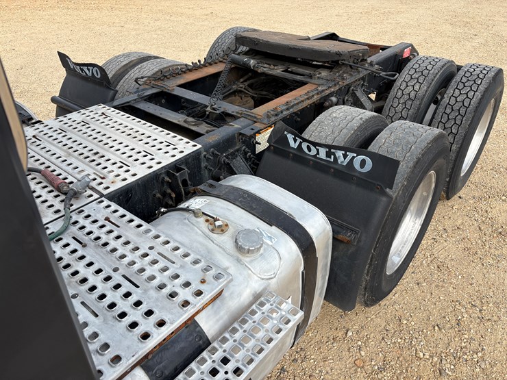 #78680-•-2014-volvo-vnm-truck-tractor-image-10