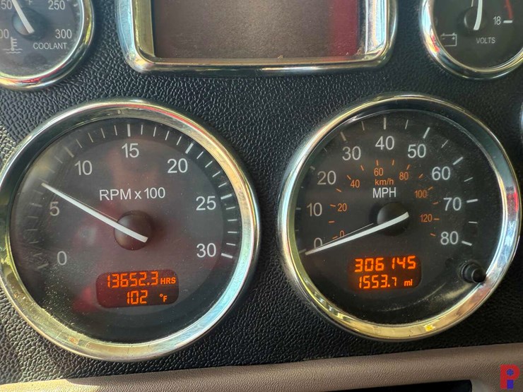 2015-peterbilt-389-image-8