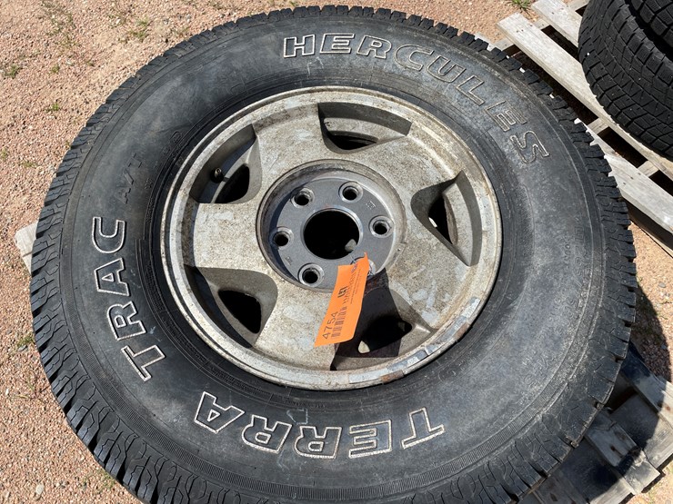 #4754-•-set-of-(2)-tires-on-rims-image-4