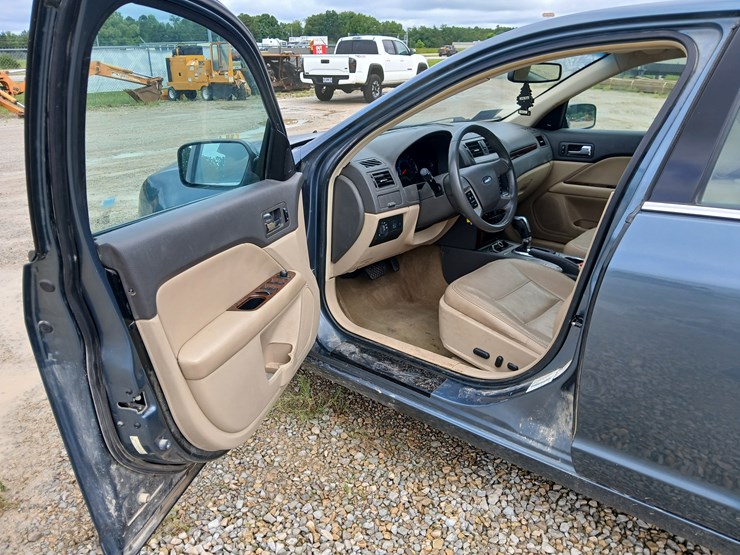 #20656-•-2012-ford-fusion-passenger-car-image-19