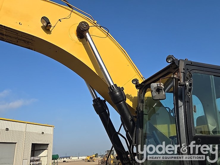 2015-caterpillar-336-f-image-29