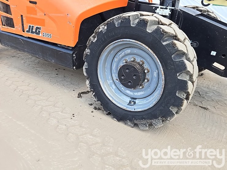 2019-jlg-1055-image-25