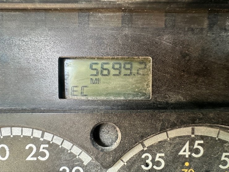 #22942-•-2005-freightliner-image-65