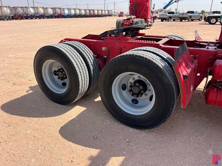 2011-kenworth-t800-image-3