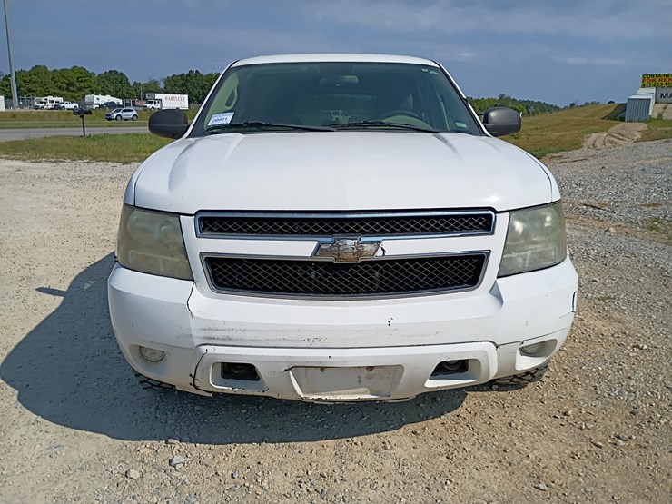 2010-chevrolet-tahoe-image-15