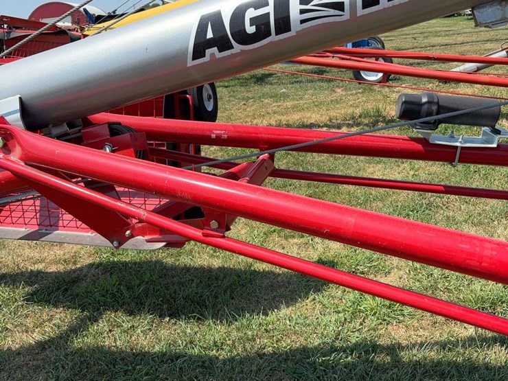 new-2023-agi-hutchinson-hx8-61-swing-away-auger,-540pto,-hyd-lift,-never-used-image-11