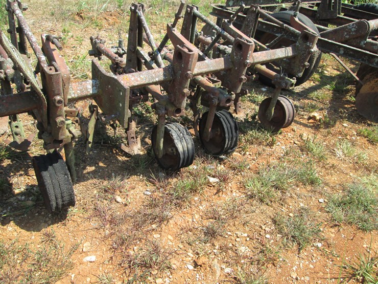 #36-•-#26833-•-ford-1027-12'-cultivator-1875-image-8