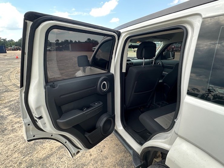 2010-dodge-nitro-image-24